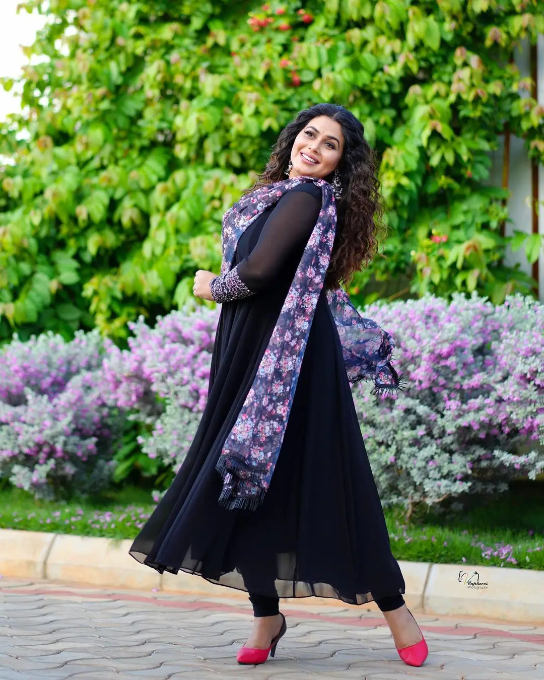 ETV ACTRESS POORNA MESMERIZING LOOKS IN BEAUTIFUL BLACK DRESS 10
